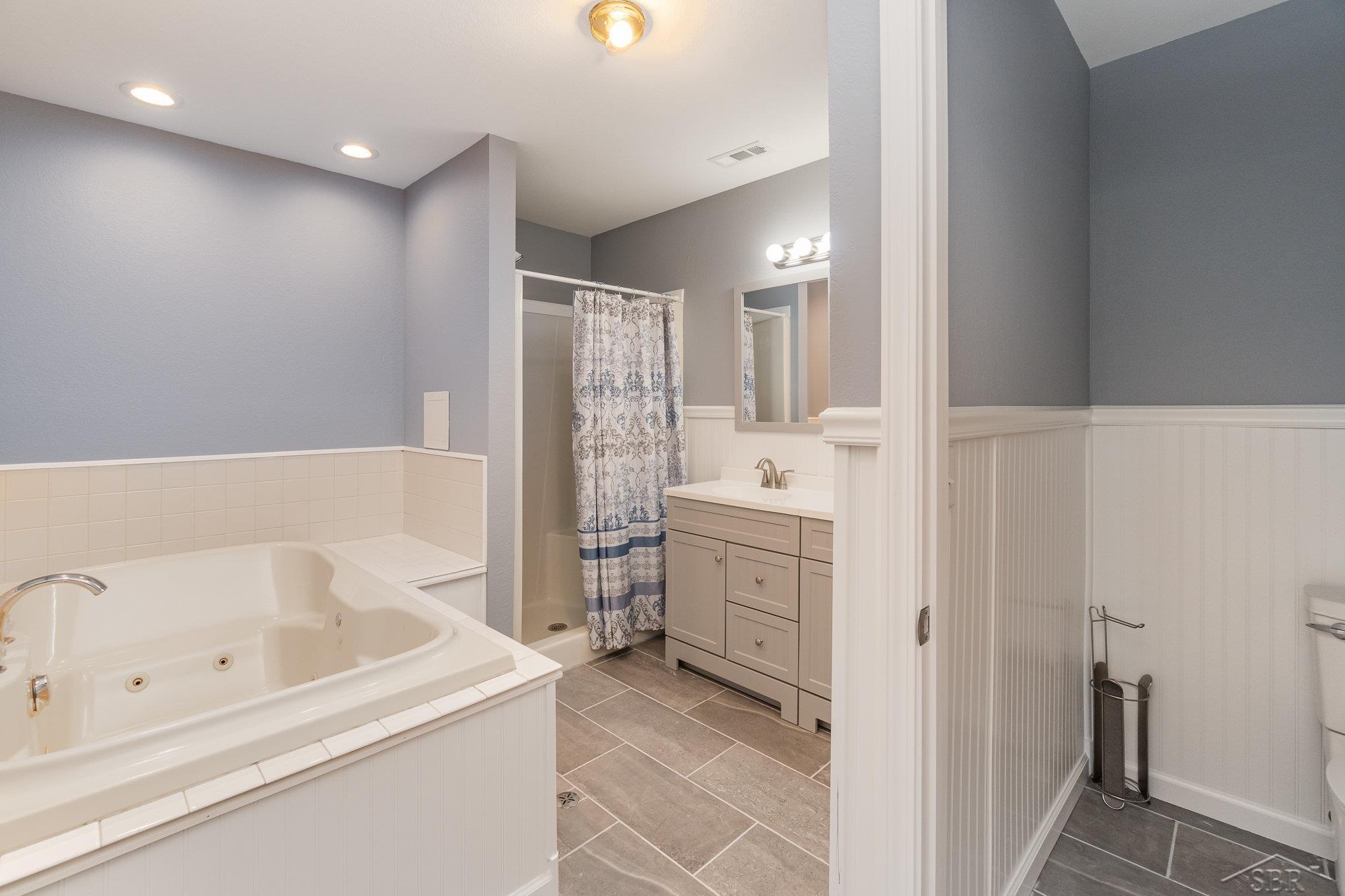 2863 East Bombay Road Midland, MI 48642 - Photo 22 of 27 50112421-21.JPG