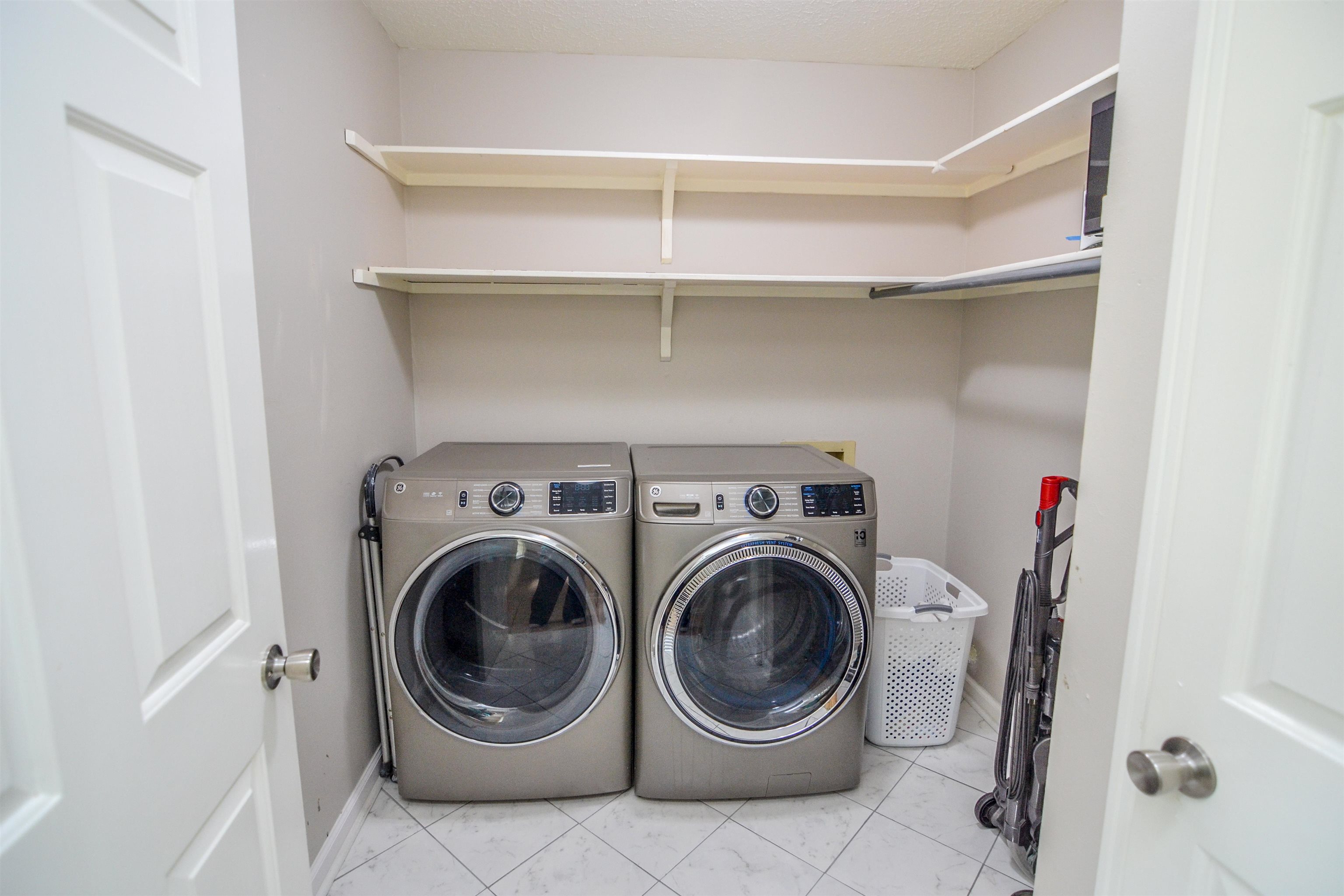 218 East Harpers Ferry Road Collierville, TN 38017 - Photo 11 of 25 a utility room with dryer and washer