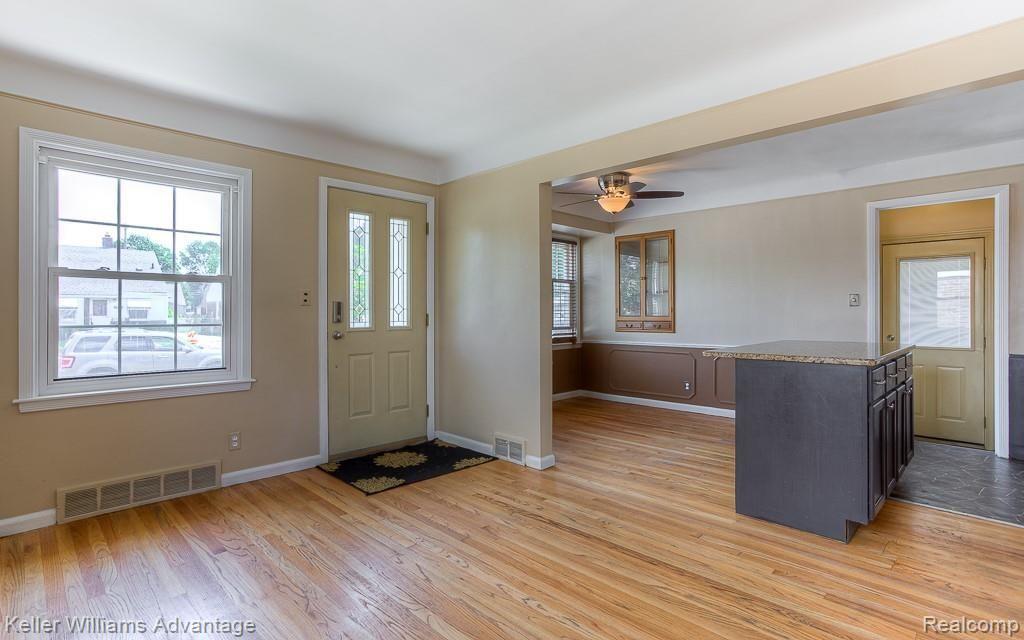 3546 Merrick Street Dearborn, MI 48124 - Photo 3 of 32