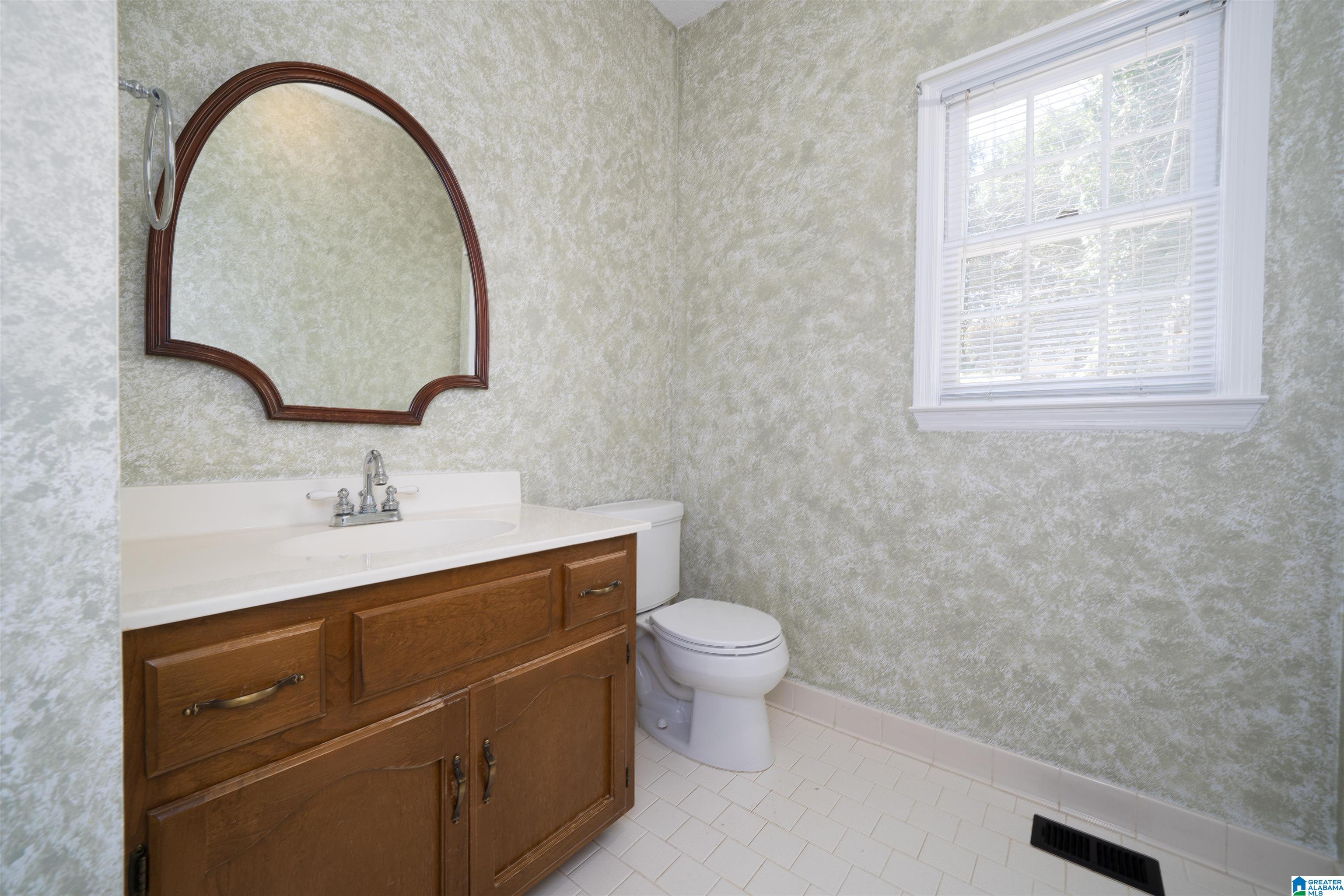 888 Mountain Ridge Drive Birmingham, AL 35209 - Photo 11 of 40