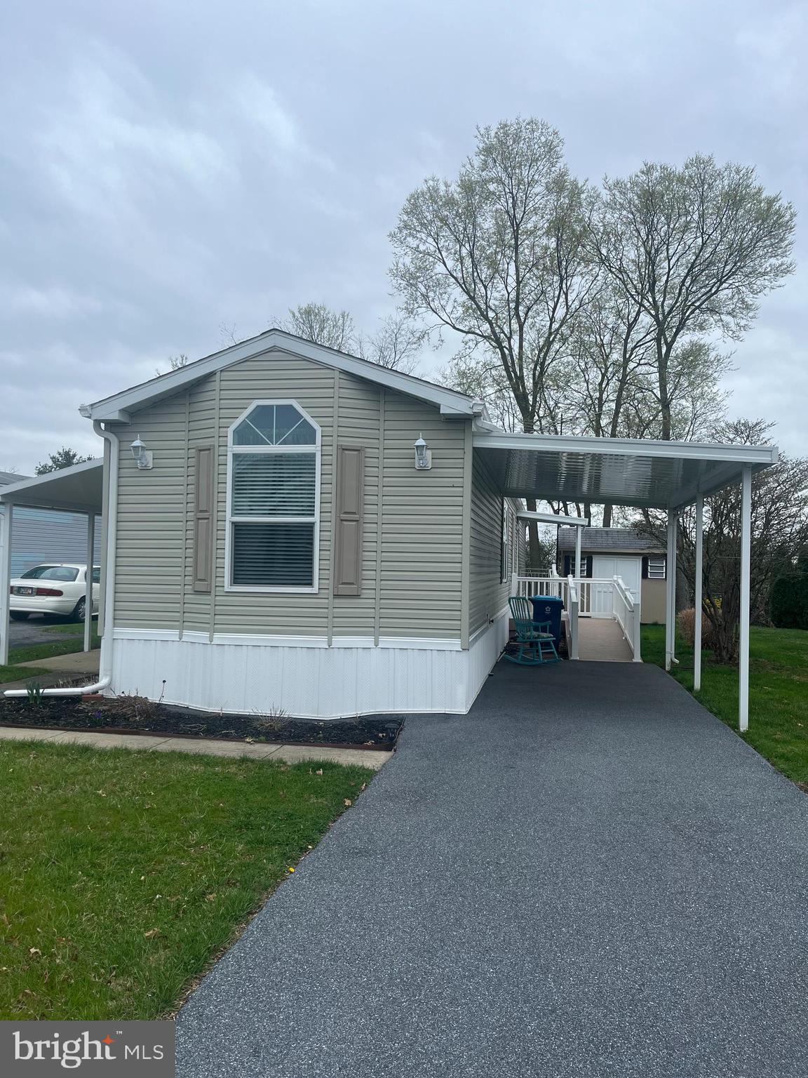 109 Ridgewood Manor Manheim, PA 17545 - Photo 1 of 8 Front