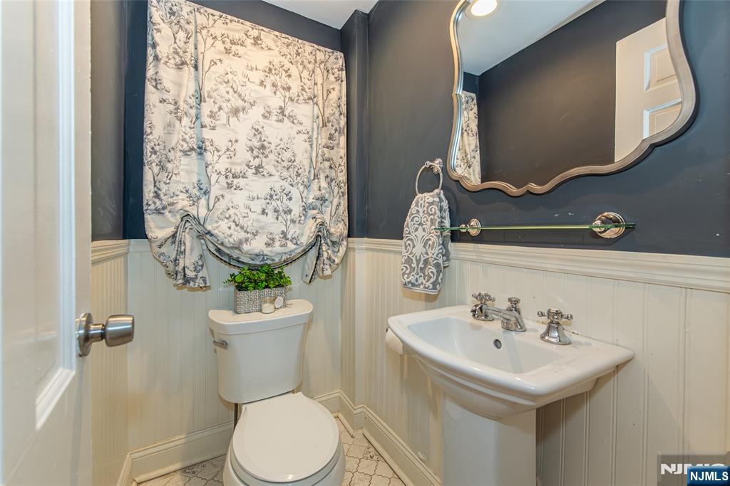 77 Forest Hill Road West Orange, NJ 07052 - Photo 20 of 45