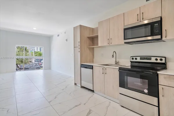 $2,790 | 420 Southwest 7th Avenue, Unit 304, Miami, FL 33130