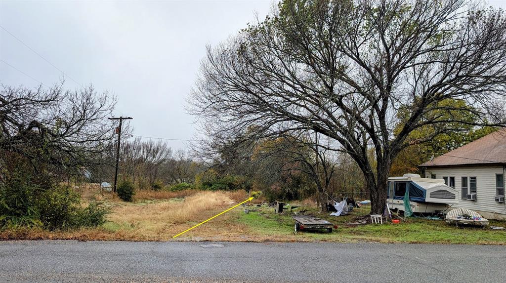 504 East Walnut Street Whitewright, TX 75491 - Photo 3 of 4 a backyard of a house with fountain table and chairs