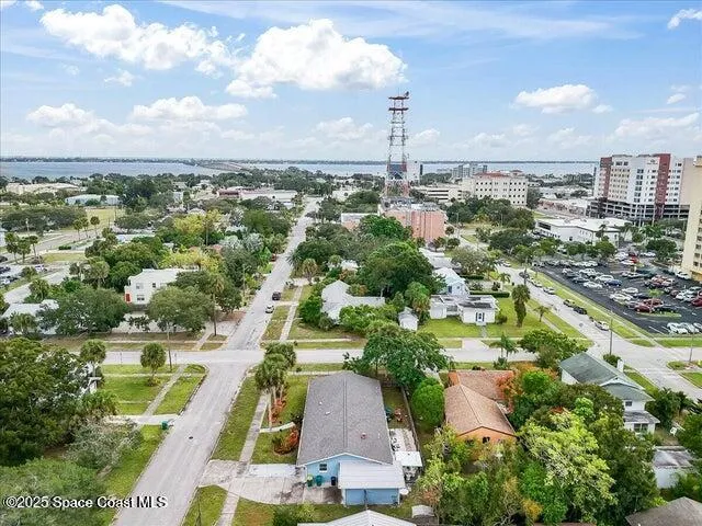 an aerial view of residential building and lake