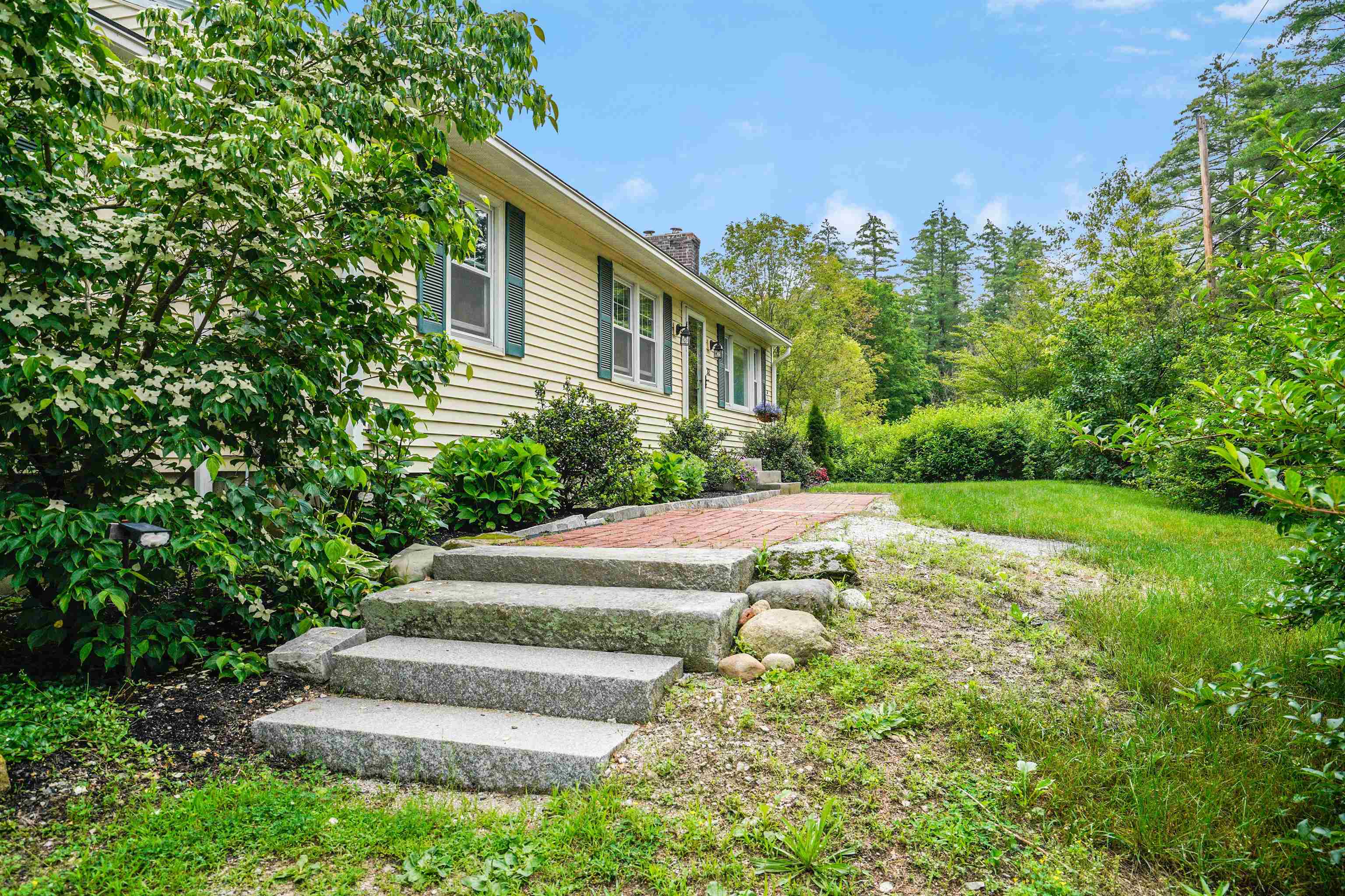 32 New Boston Road Amherst, NH 03031 - Photo 2 of 34