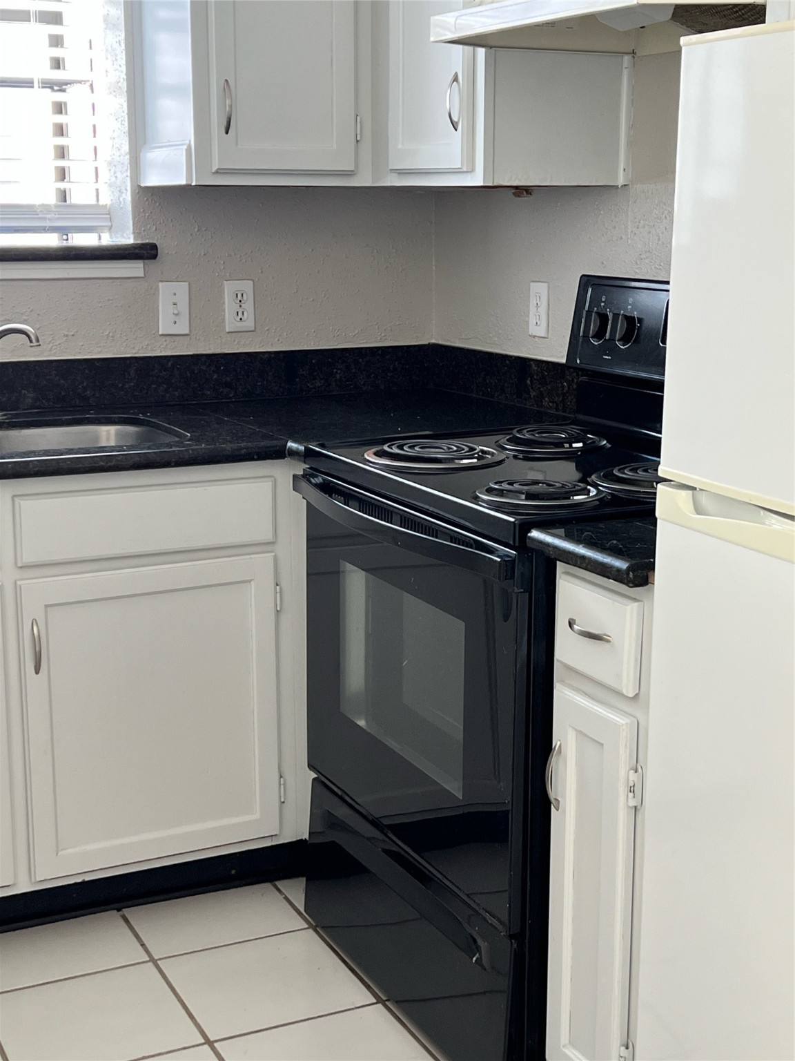 7575 Cambridge Street, Unit 1505 Houston, TX 77054 - Photo 3 of 7 a stove top oven sitting inside of a kitchen