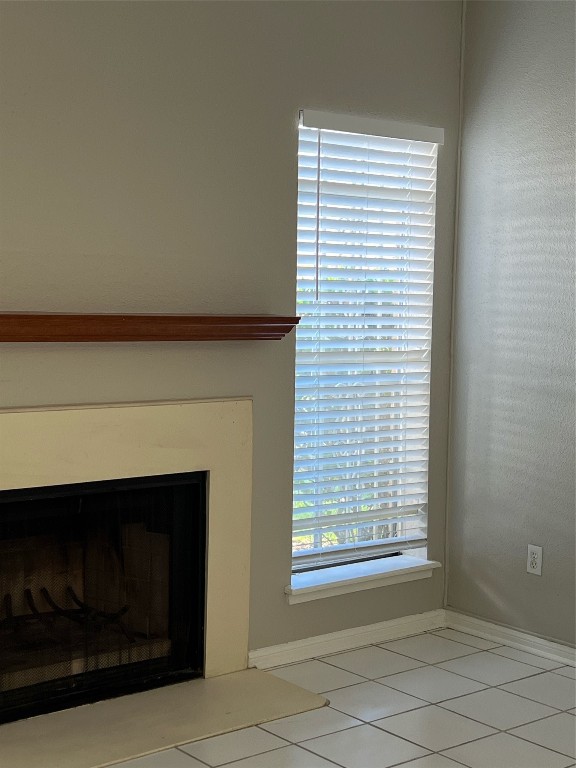 7575 Cambridge Street, Unit 1505 Houston, TX 77054 - Photo 4 of 7 a living room with a fireplace