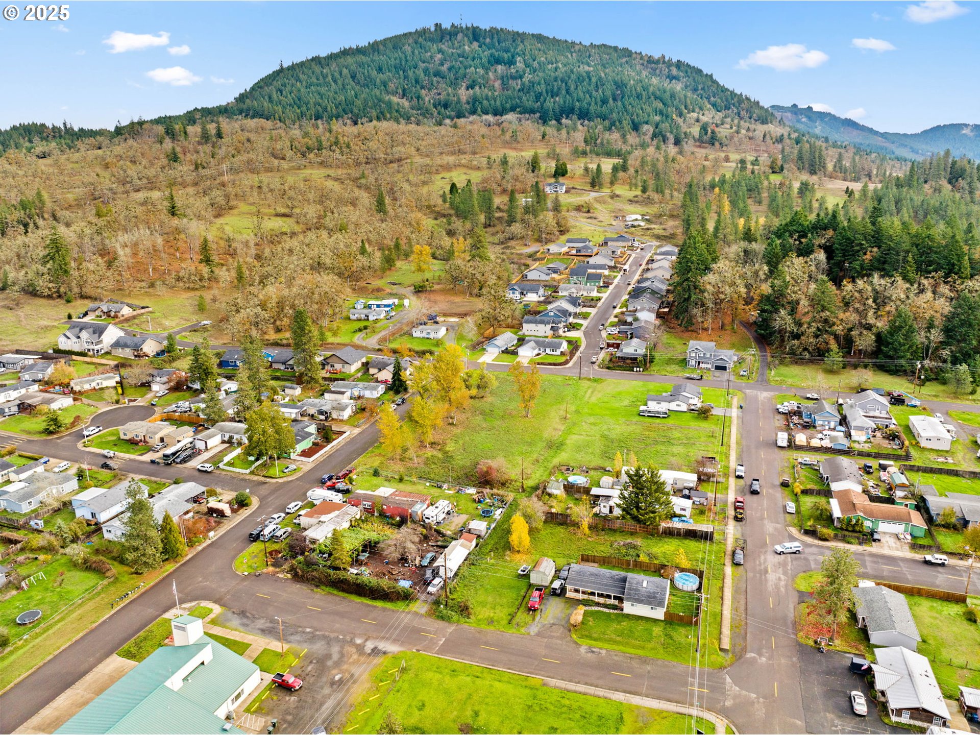 287 East 3rd Street Lowell, OR 97452 - Photo 15 of 23