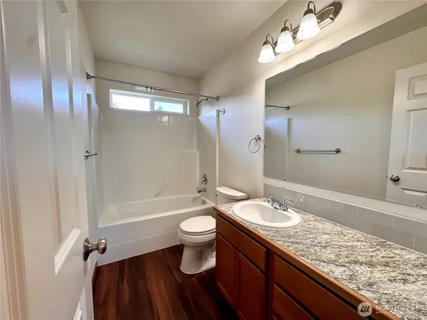 $1,800 | 711 Wyoming Avenue, Shelton, WA 98584