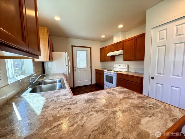 $1,800 | 711 Wyoming Avenue, Shelton, WA 98584