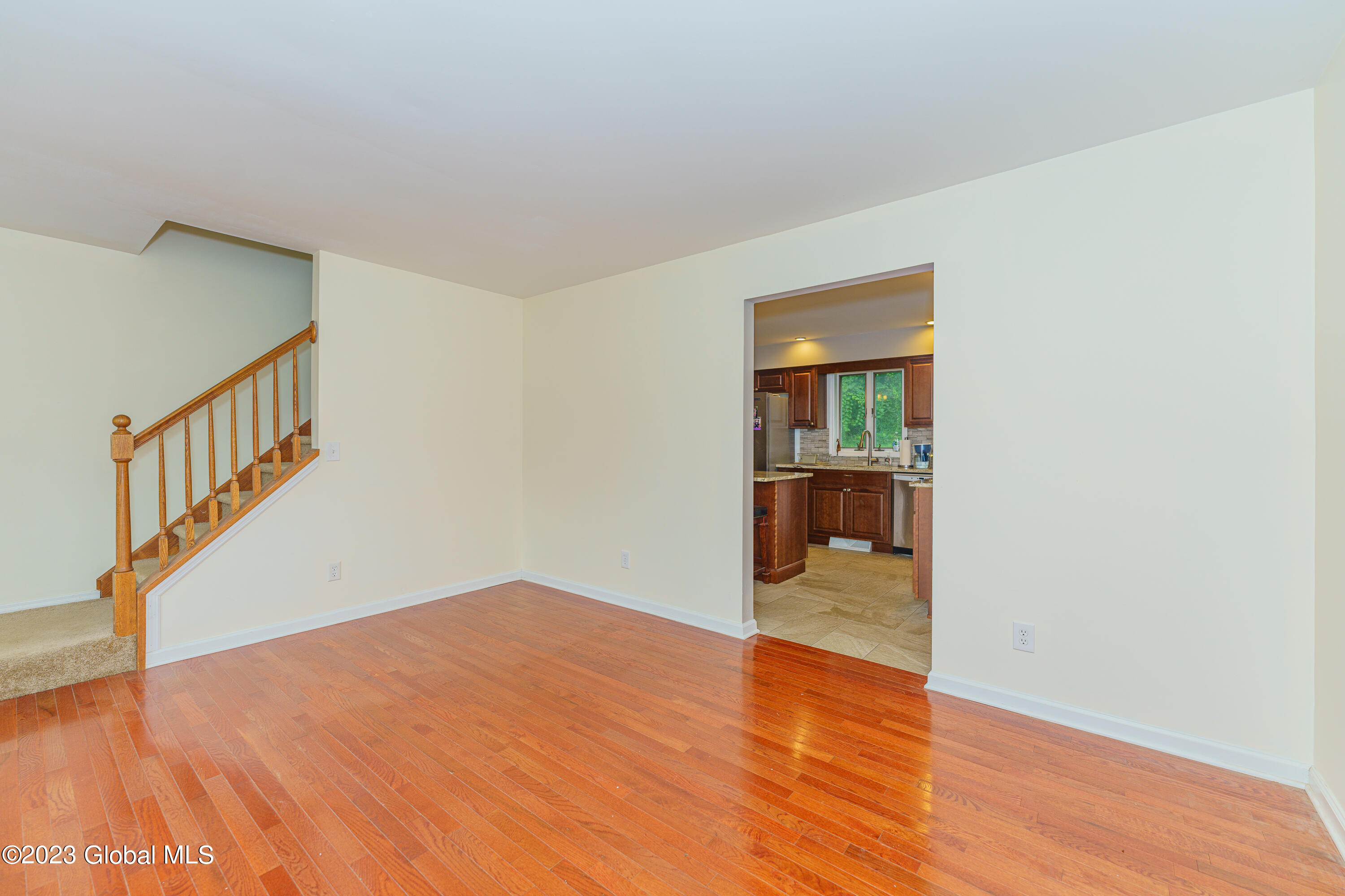 6027 East Old State Road Schenectady, NY 12303 - Photo 15 of 37 1 Livingroom 1