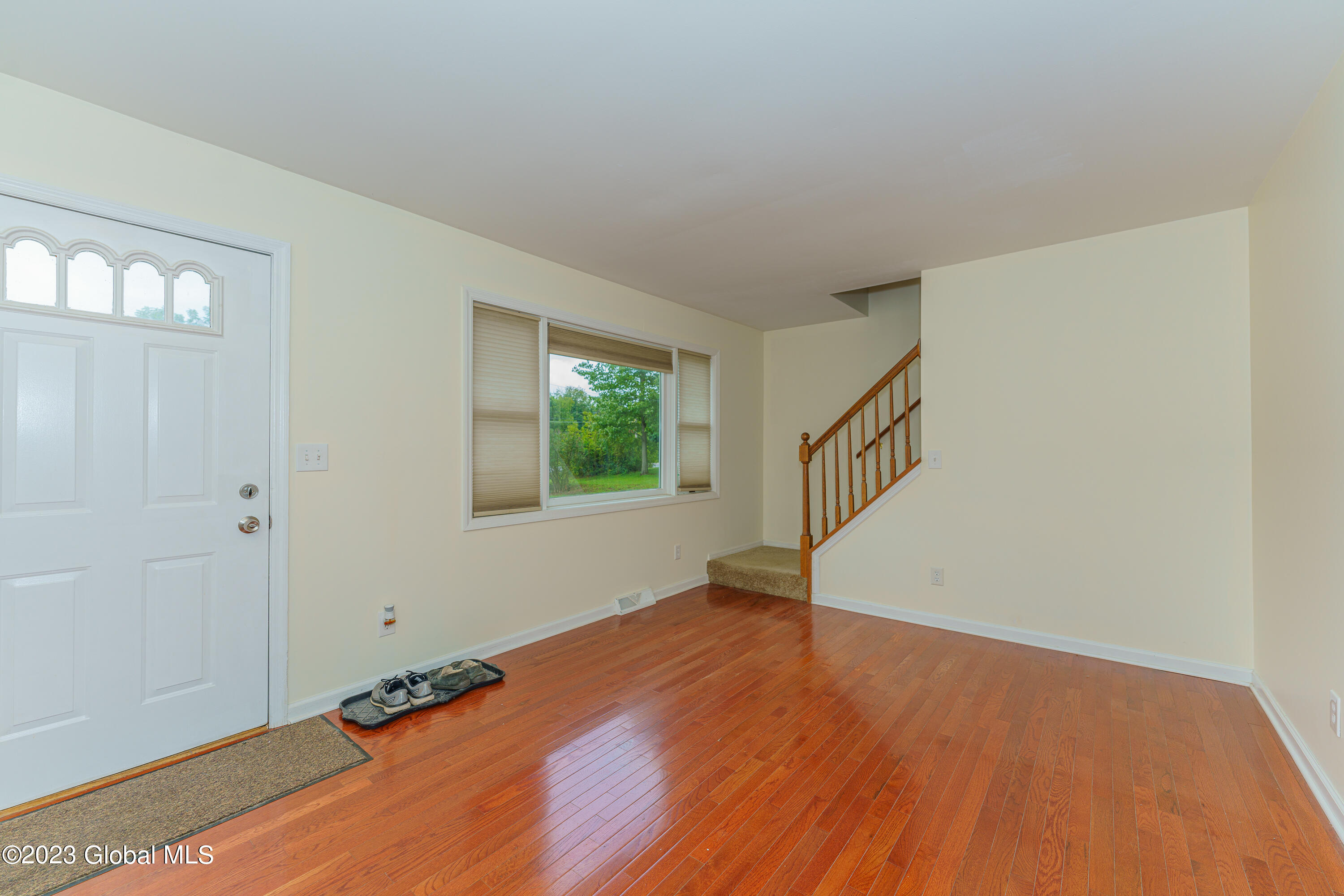 6027 East Old State Road Schenectady, NY 12303 - Photo 16 of 37 1 Livingroom 2