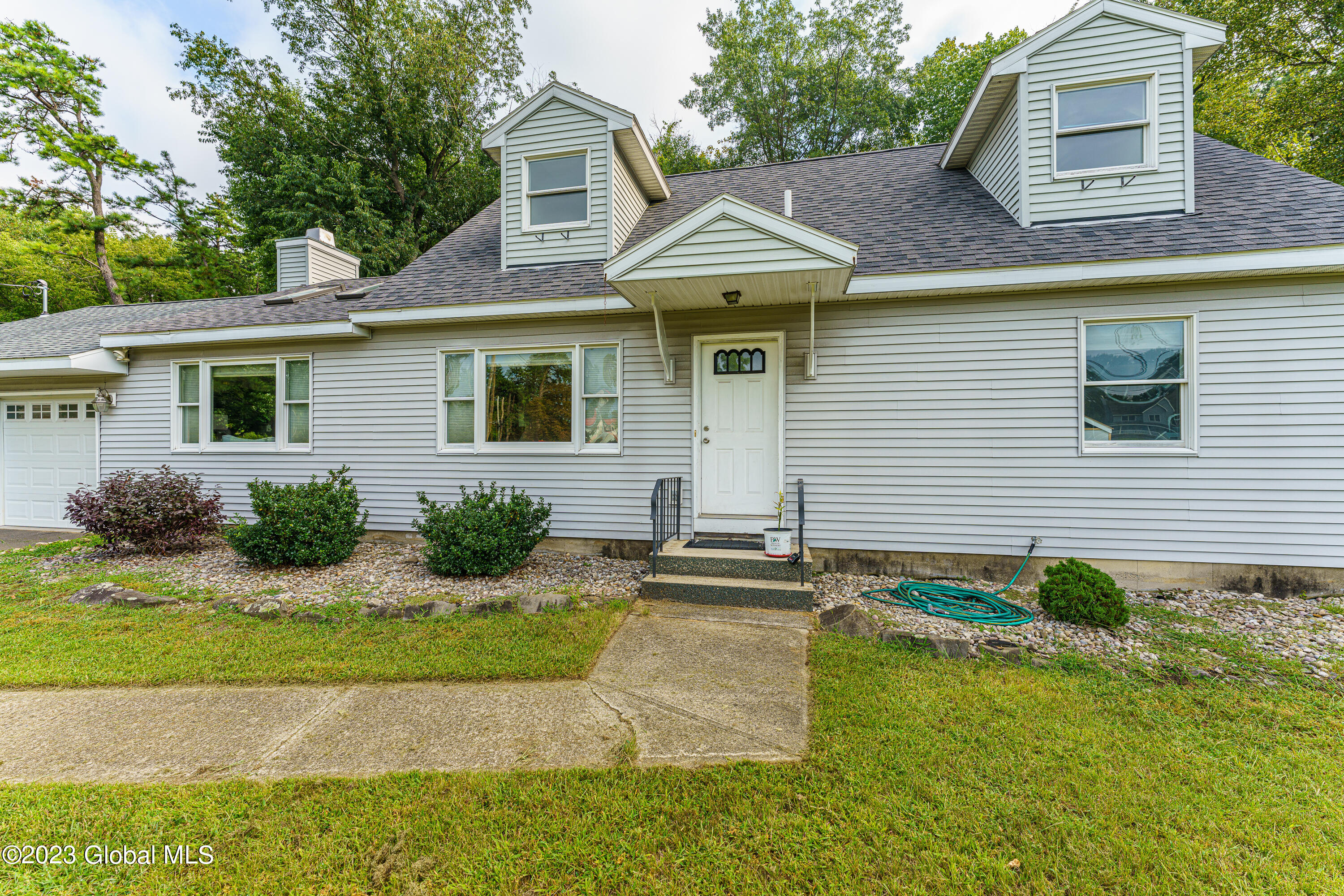 6027 East Old State Road Schenectady, NY 12303 - Photo 4 of 37 0 Front 4