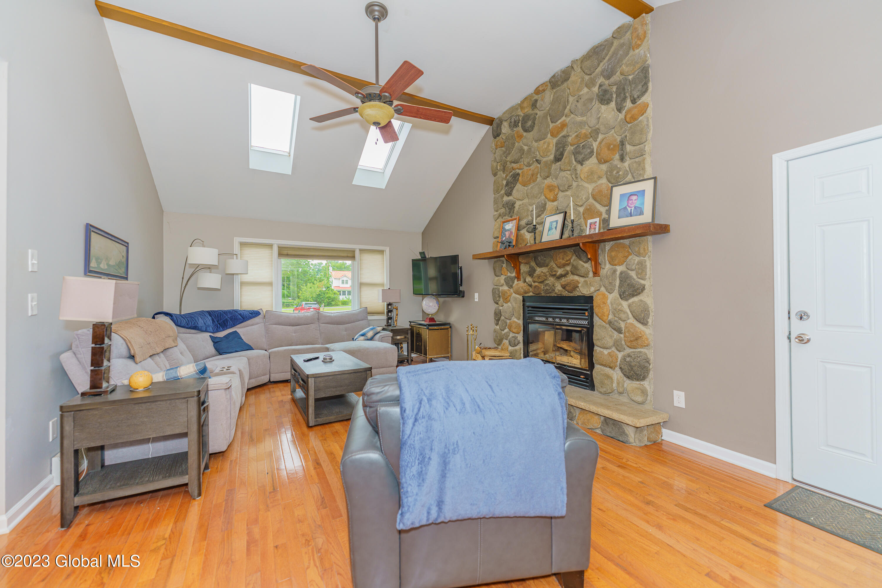 6027 East Old State Road Schenectady, NY 12303 - Photo 5 of 37 3 Familyroom 1