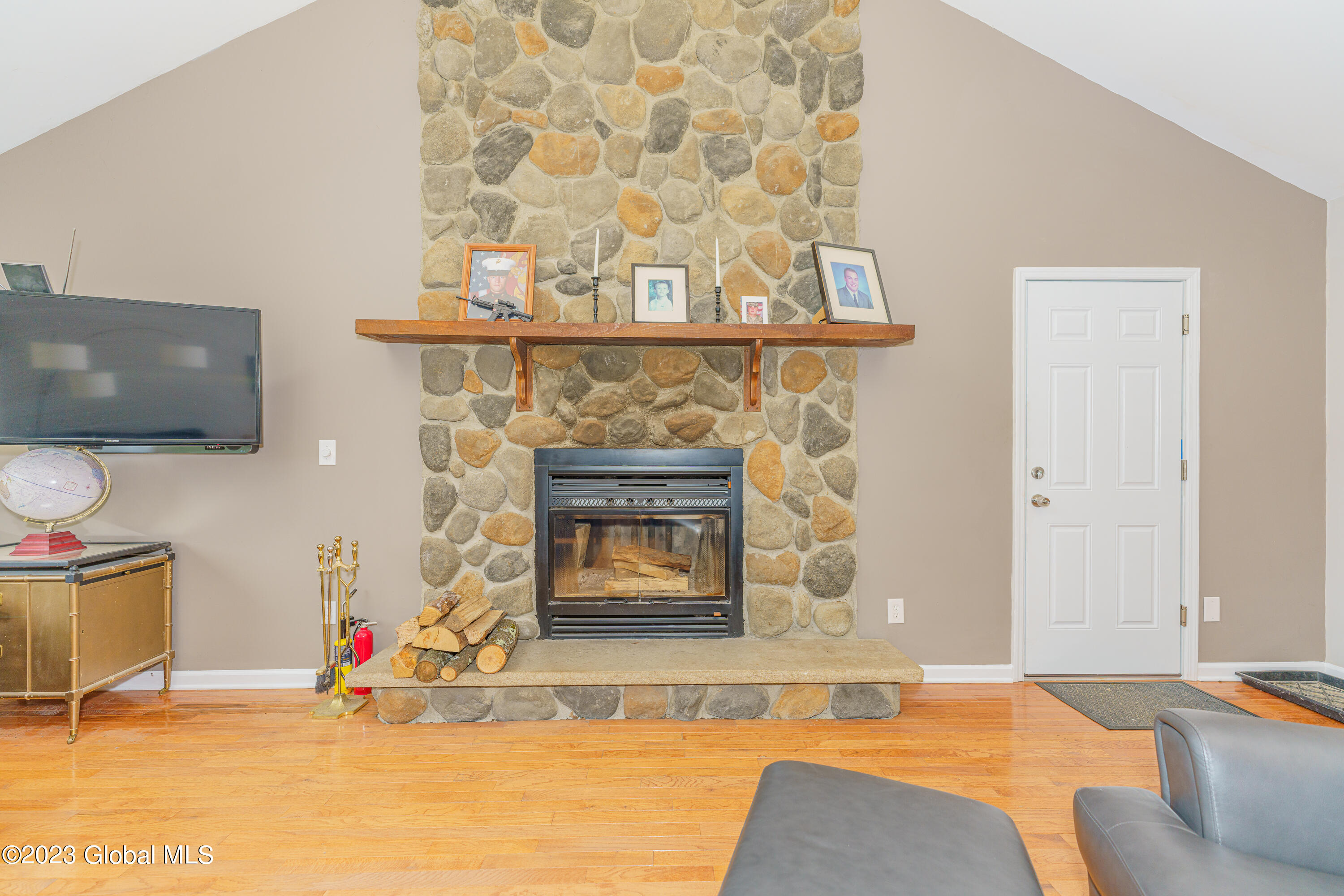 6027 East Old State Road Schenectady, NY 12303 - Photo 9 of 37 3 Familyroom 5