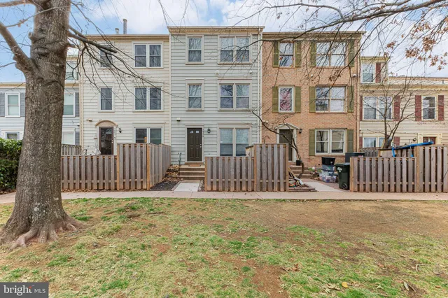 $2,385 | 7438 Emerald Drive, Manassas, VA 20109