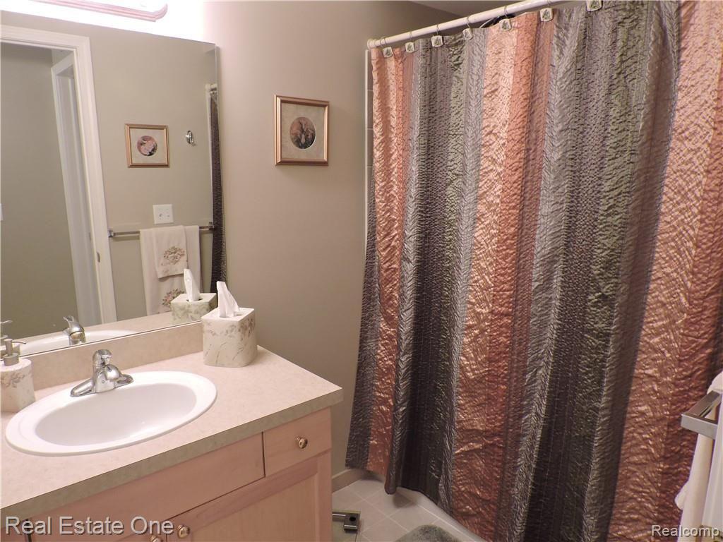3588 Tremonte Circle Rochester, MI 48306 - Photo 20 of 32 DSCN1080.JPG