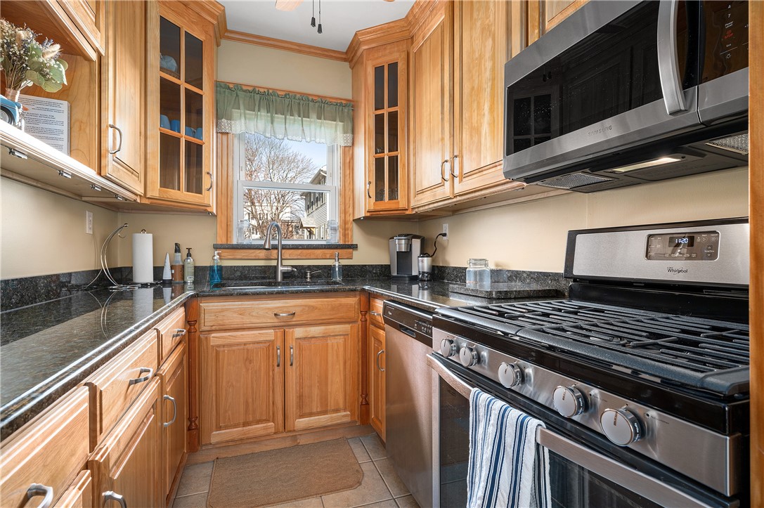 140 Hamilton Street Woonsocket, RI 02895 - Photo 3 of 33