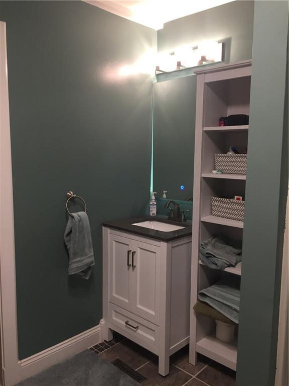 270 Navigation Street Beaver, PA 15009 - Photo 17 of 25 Main level full bath and laundry room