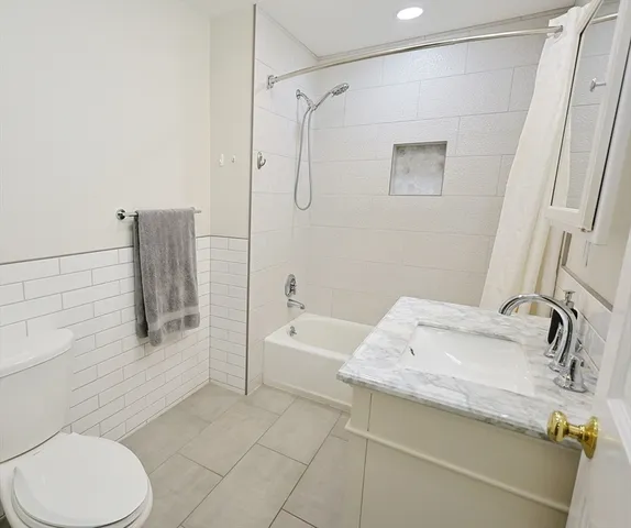 $4,500 | 32 Channing Street, Unit 2, Newton, MA 02458