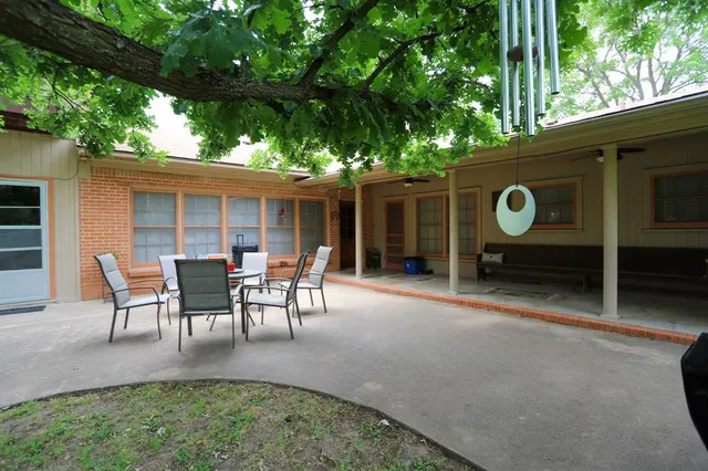 a view of a house with backyard and sitting area