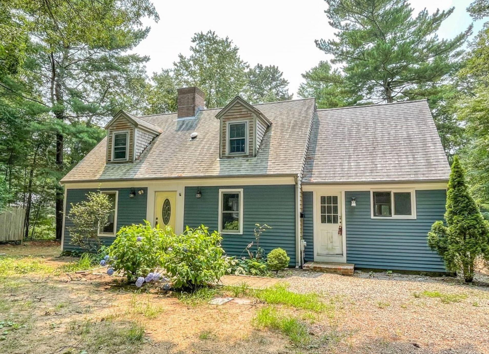 577 Lumbert Mill Road Osterville, MA 02655 - Photo 1 of 22 front view of a house with a yard