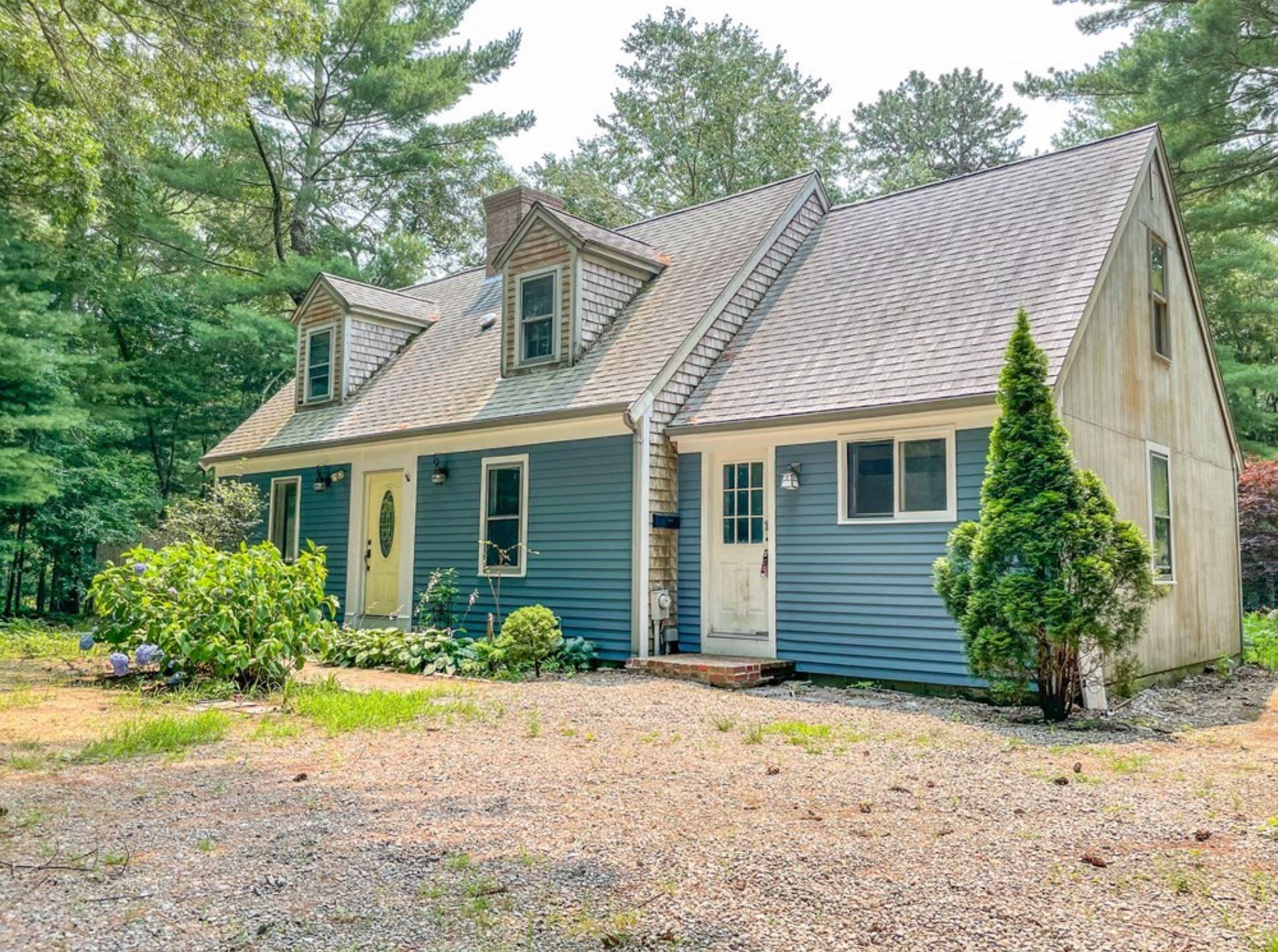 577 Lumbert Mill Road Osterville, MA 02655 - Photo 2 of 22 a front view of a house with garden