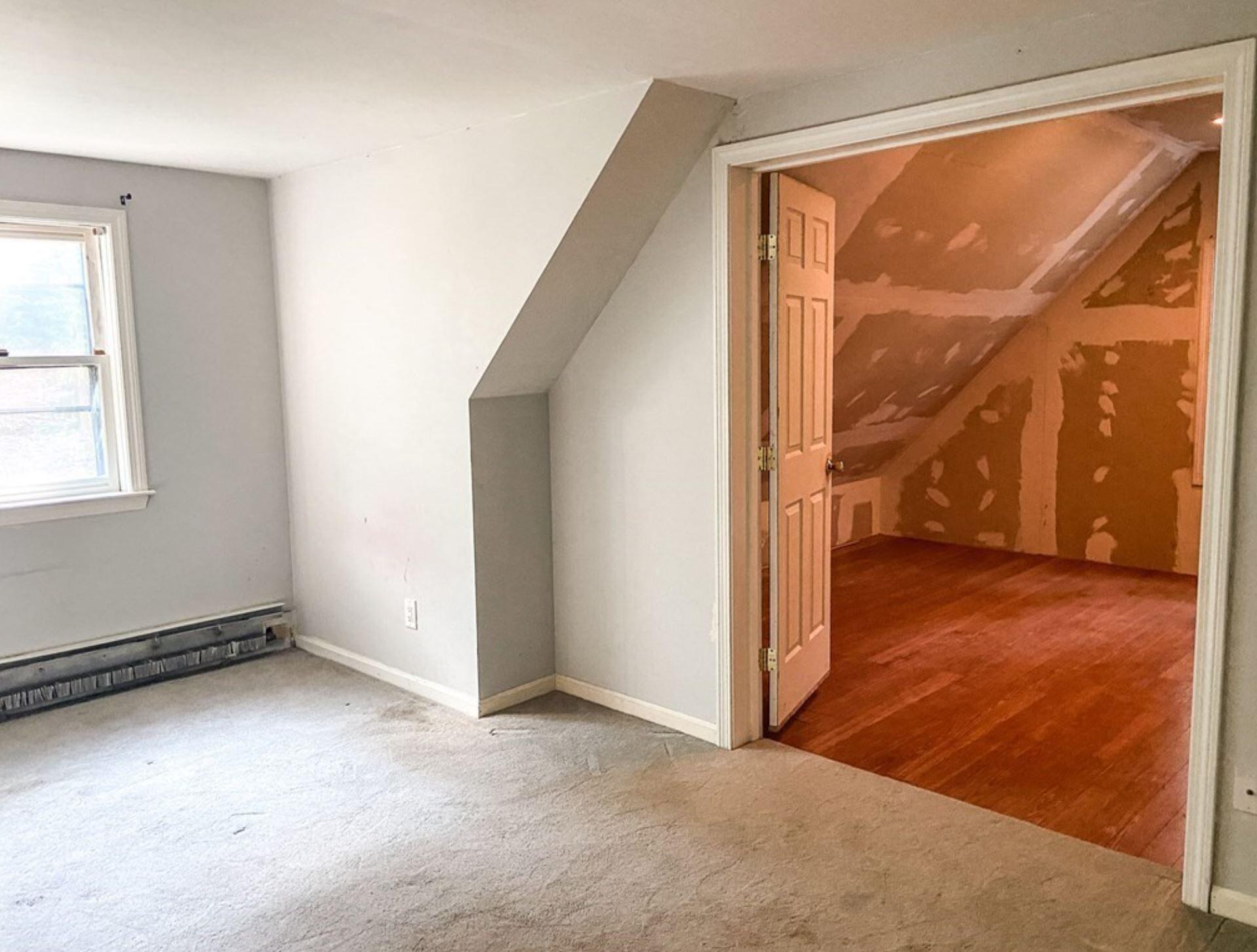 577 Lumbert Mill Road Osterville, MA 02655 - Photo 10 of 22 an empty room with a window
