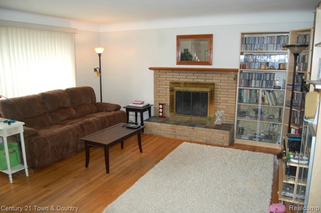 211 Arizona Avenue Rochester, MI 48309 - Photo 14 of 41 GreatRoom.jpg