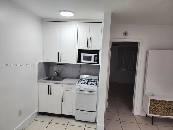 $1,650 | 443 Southwest 4th Avenue, Unit 3, Miami, FL 33130