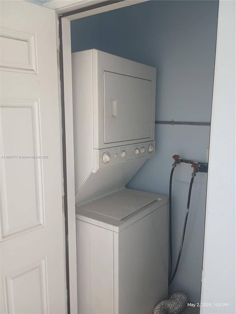 258 Neptune Avenue, Unit N Lauderdale-by-the-Sea, FL 33308 - Photo 4 of 14 a utility room with dryer and washer