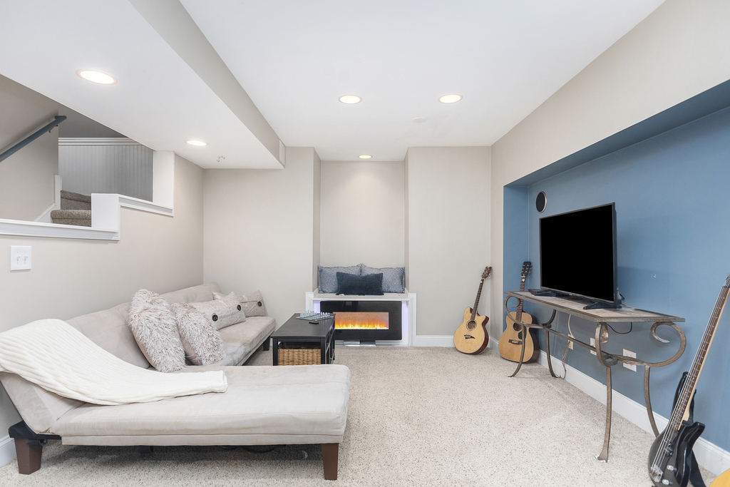 2935 Gypsum Circle Naperville, IL 60564 - Photo 23 of 34 a living room with furniture and a flat screen tv