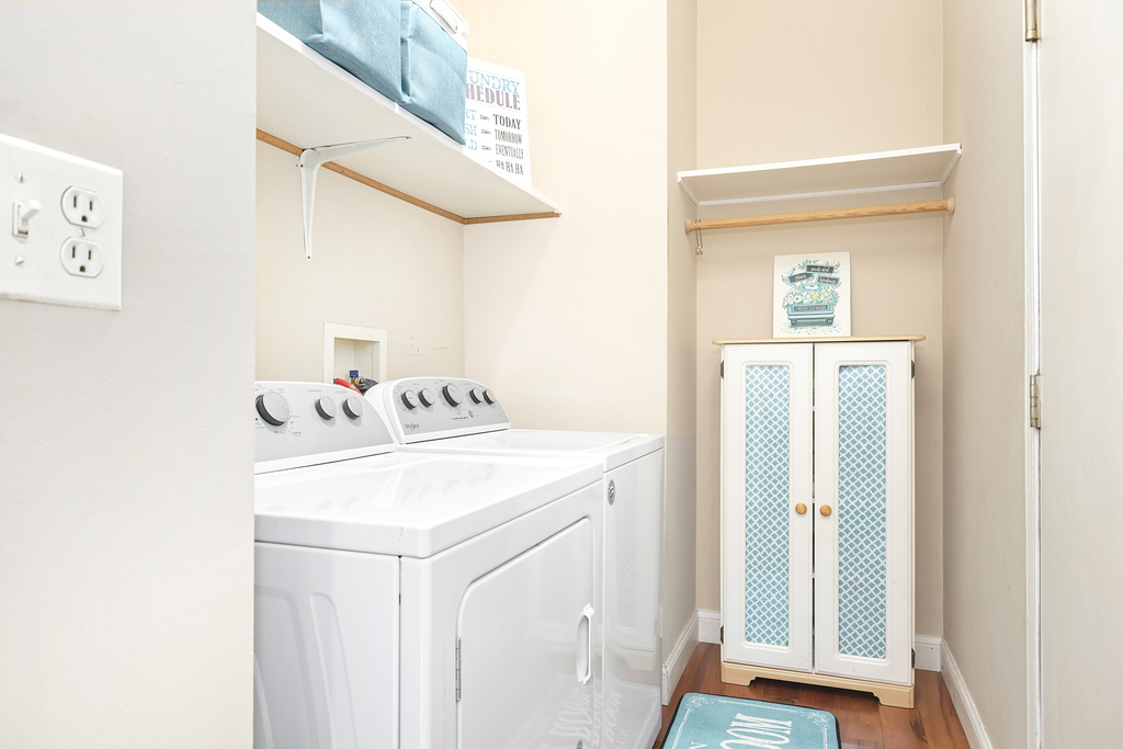 2935 Gypsum Circle Naperville, IL 60564 - Photo 28 of 34 a utility room with dryer and washer