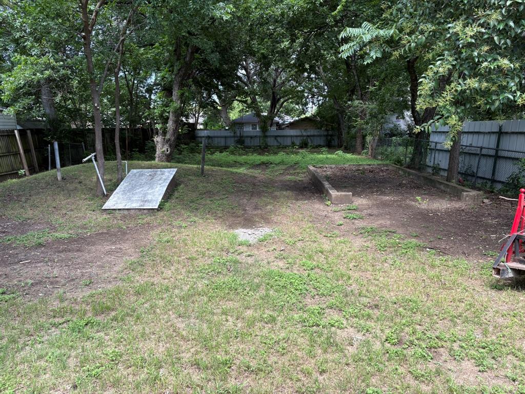3525 North 25th Street Waco, TX 76708 - Photo 7 of 7 back yard