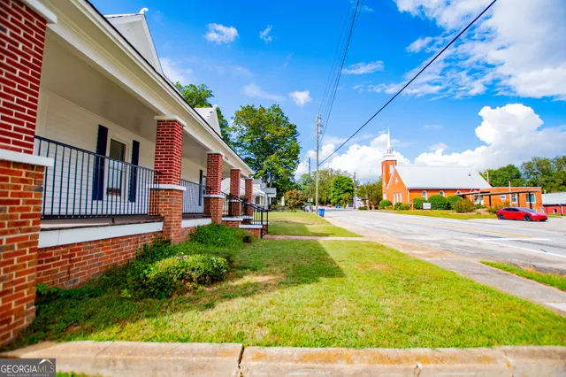 a view of a utility room with washer and dryer