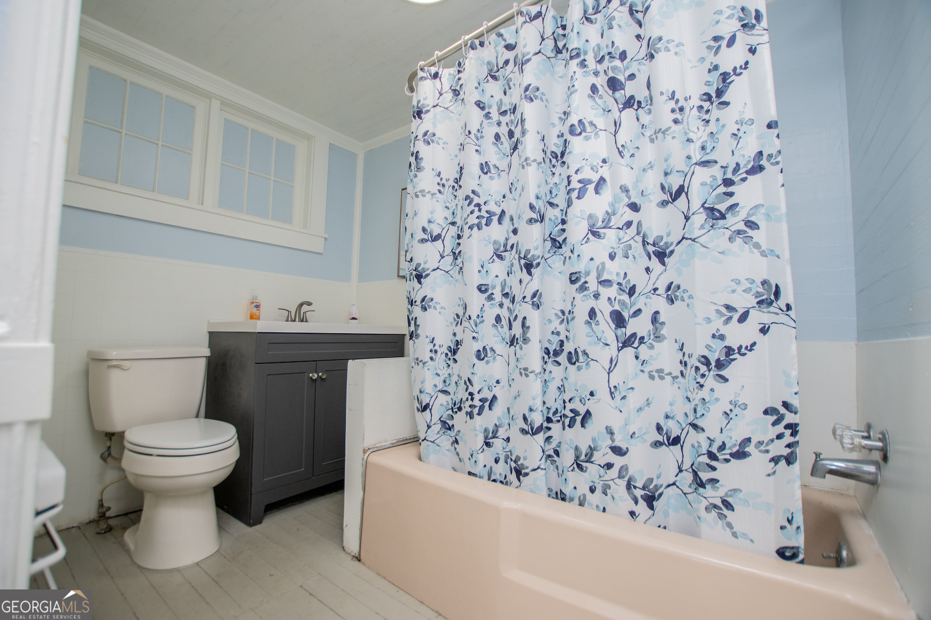 3608 Us Highway Buchanan, GA 30113 - Photo 43 of 92 a bathroom with a toilet and a sink