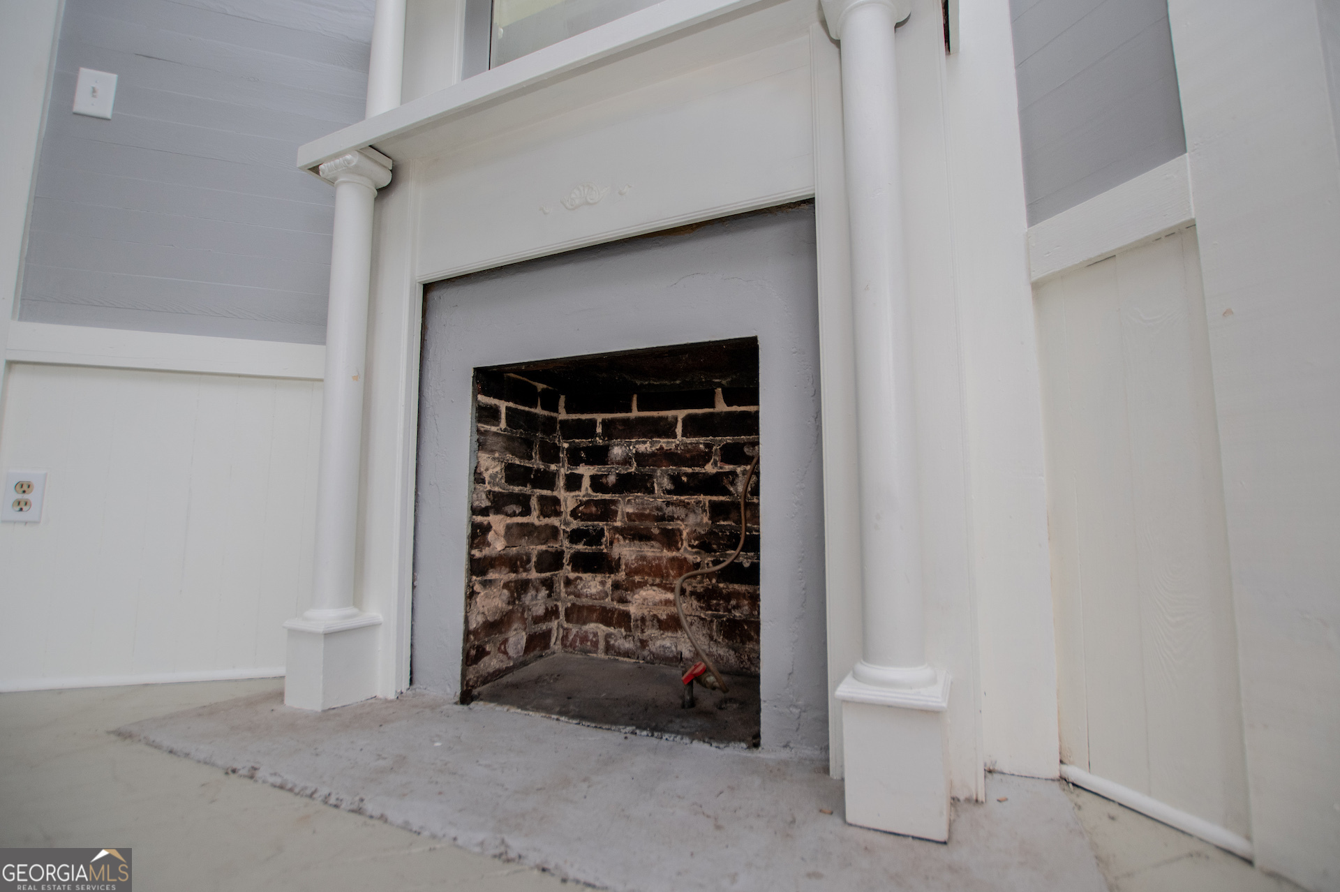 3608 Us Highway Buchanan, GA 30113 - Photo 46 of 92 a view of an empty room and fire place