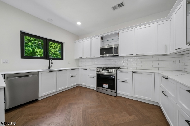 1804 Rutherford Street Rahway, NJ 07065 - Photo 9 of 36