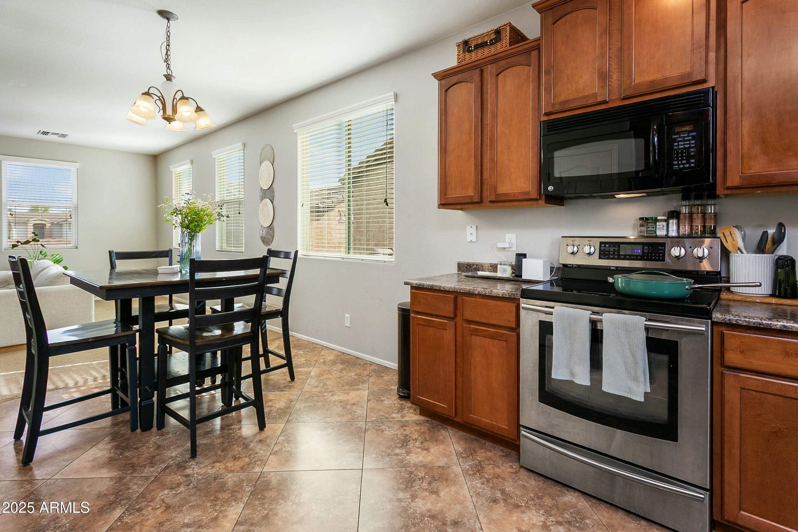 4136 East Tyson Street Gilbert, AZ 85295 - Photo 8 of 24 Kitchen