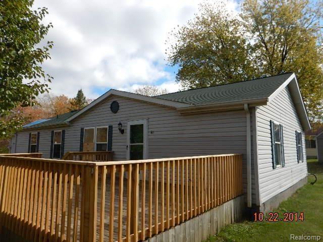 67 North Hospital Road Waterford, MI 48327 - Photo 3 of 9 DSCN1033.jpg