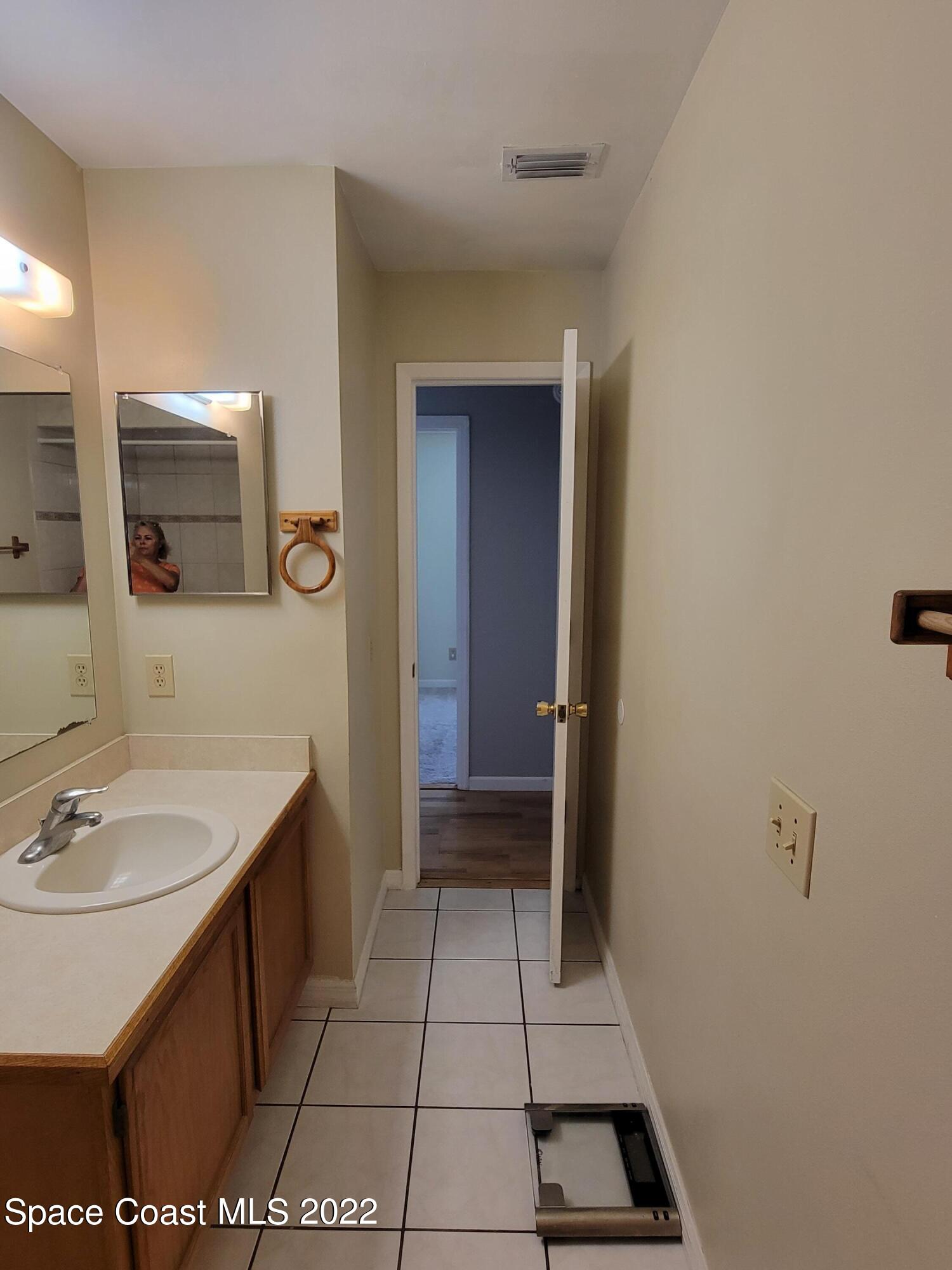 1435 Madison Road Northwest Palm Bay, FL 32907 - Photo 12 of 14 Hall Bath