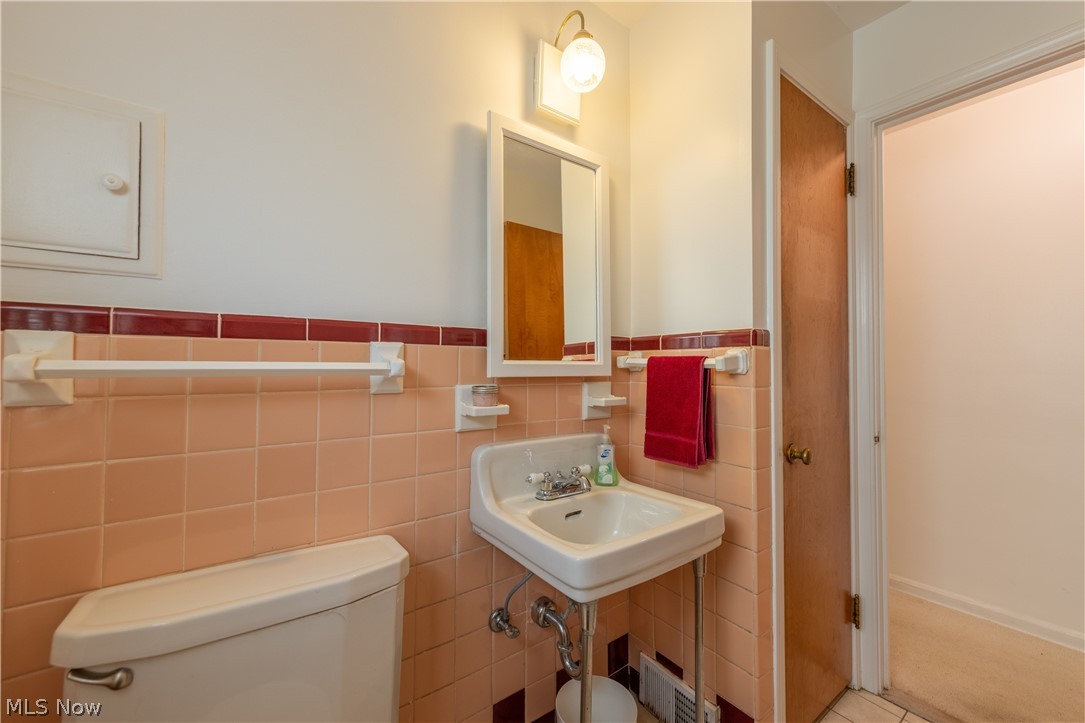 1042 Avondale Road Cleveland, OH 44121 - Photo 9 of 18