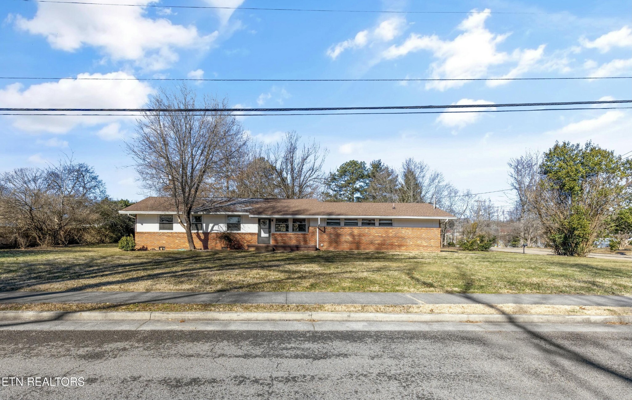 911 Wesley Road Northwest Knoxville, TN 37909 - Photo 2 of 29 Gallery Image 2
