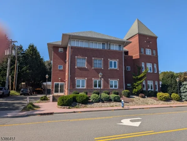$3,475 | 391 Springfield Avenue, Unit 3K, Berkeley Heights, NJ 07922