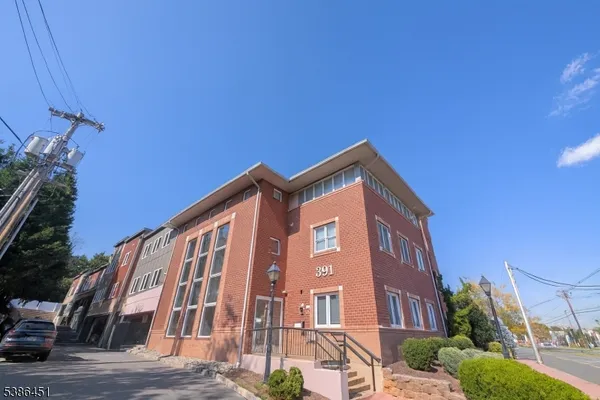$3,475 | 391 Springfield Avenue, Unit 3K, Berkeley Heights, NJ 07922