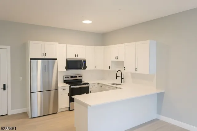 $3,600 | 391 Springfield Avenue, Unit 3K, Berkeley Heights, NJ 07922