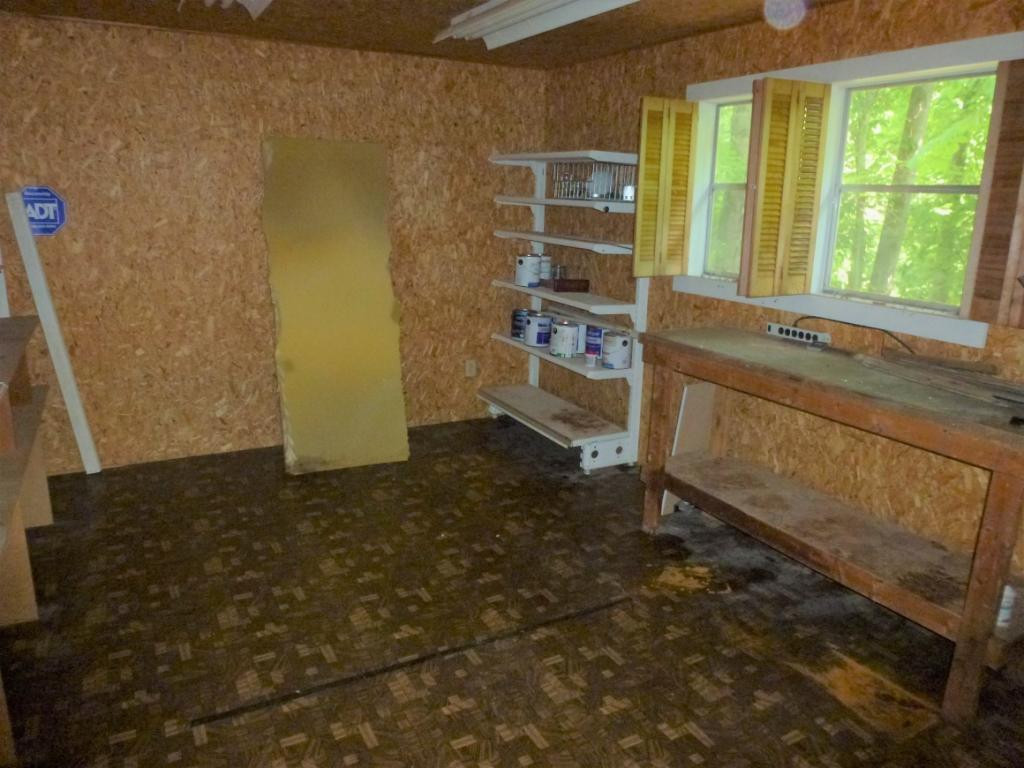 283 Anderson Road Johnson City, TN 37601 - Photo 17 of 19 Workshop