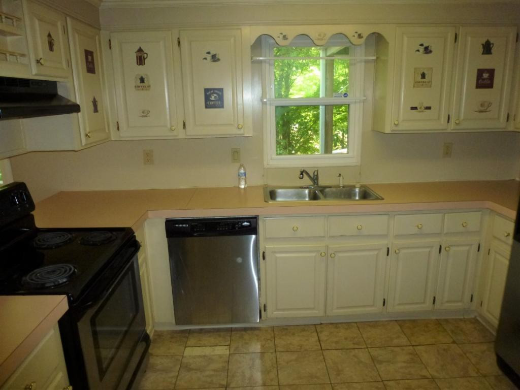 283 Anderson Road Johnson City, TN 37601 - Photo 6 of 19 Newer appliances