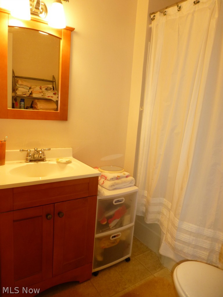 4135 Lambert Road Cleveland, OH 44121 - Photo 10 of 15